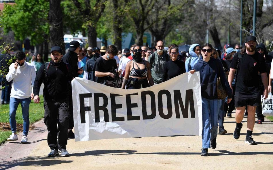 Protest przeciwników przymusu szczepień przeciw COVID w Melbourne