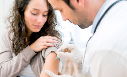 Październik i listopad to dobry czas na szczepienia.