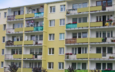 Mieszkania zakładowe: Gminy nie będą masowo odkupować sprywatyzowanych bloków