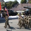 Żołnierze USA podczas defilady wojskowej w ramach obchodów Święta Wojska Polskiego. Zdjęcie archiwal