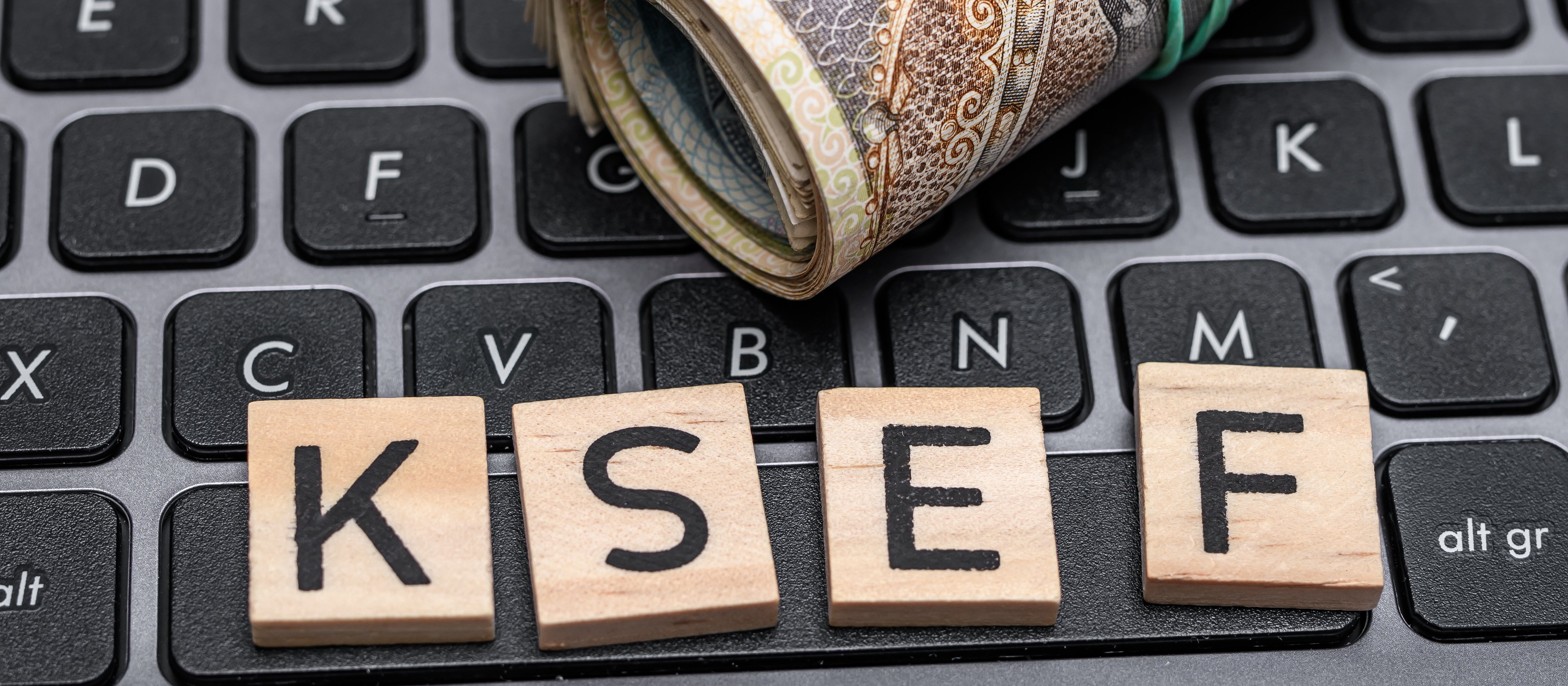 Invoices outside KSeF. Entrepreneurs are afraid of them, the taxation  office reassures