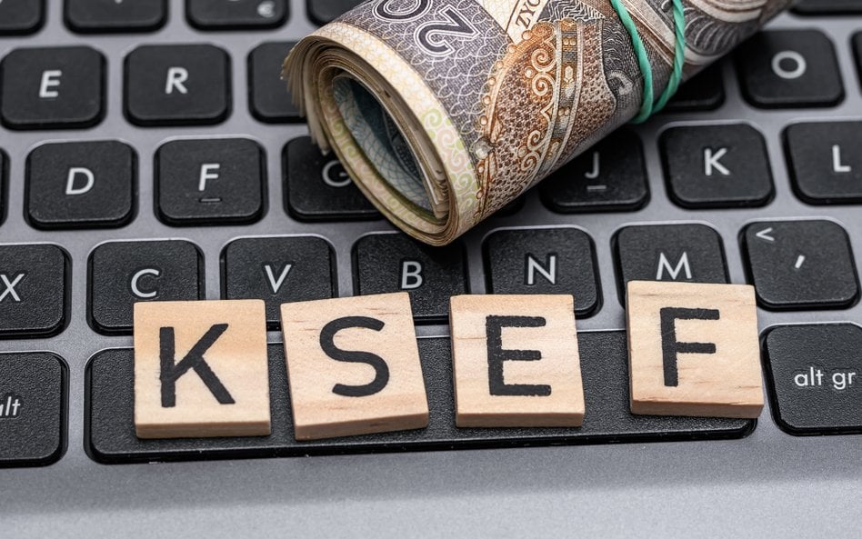 Faktury poza KSeF. Przedsiębiorcy się ich boją, fiskus uspokaja