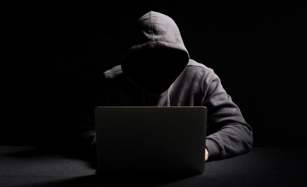 Masowy cyberatak. Rosjanie zhakowali setki tysięcy adresów mailowych departamentów USA