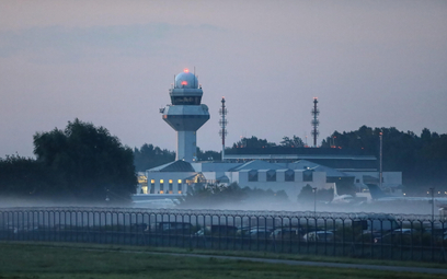 Wieża kontroli lotów na Lotnisku Chopina w Warszawie