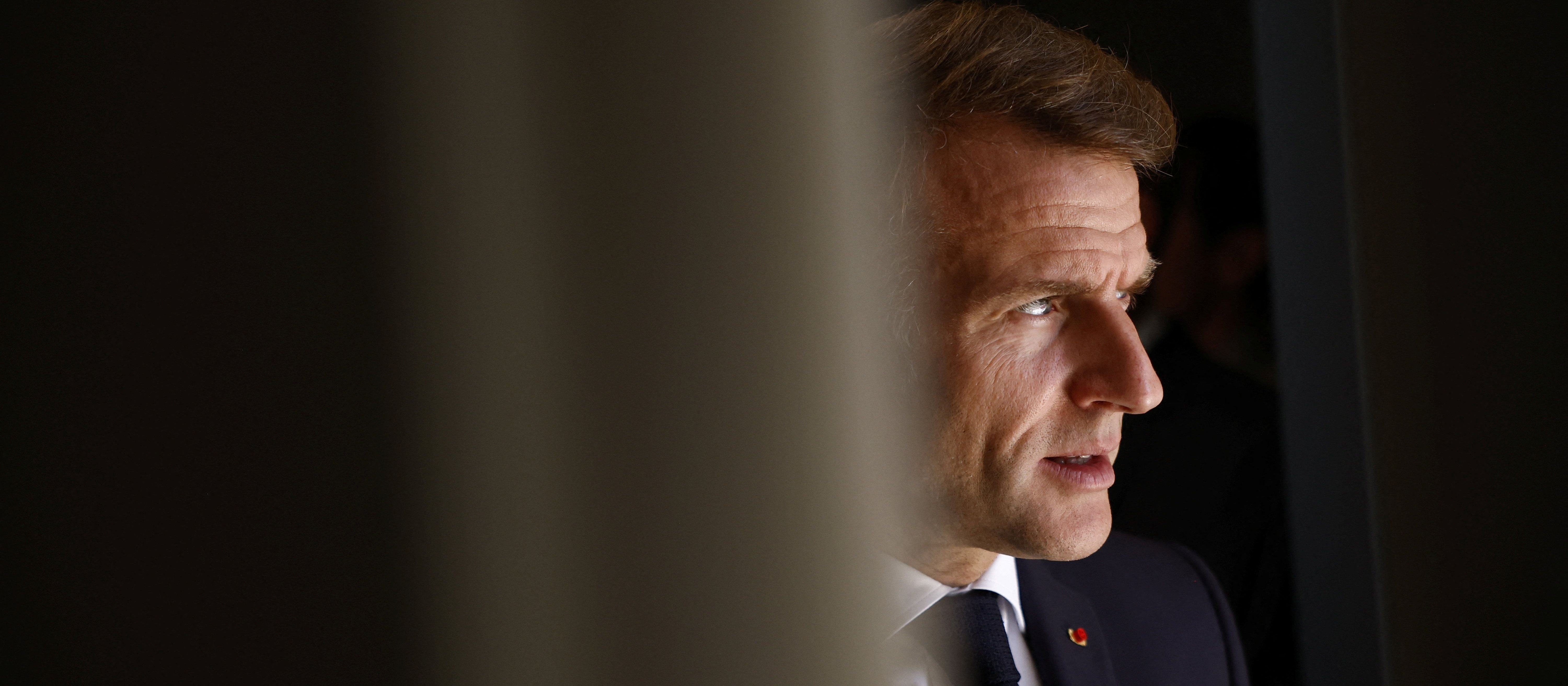 France: will the government last 4  days? Emmanuel Macron addressed calls for his resignation