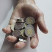 Kryzys finansowy uderza w oszczędności Polaków
