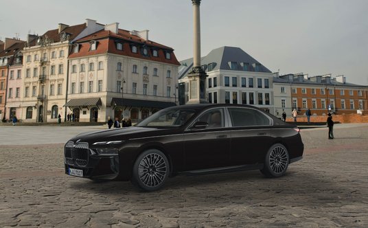 BMW serii 7 Nero Lusso