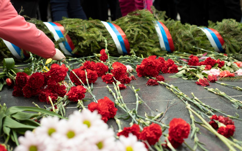 Kreml funduje pogrzeby i pomniki  żołnierzom zabitym na wojnie, którą rozpętał