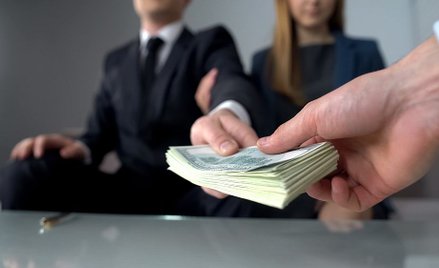 Małżeństwo oskarżone o wyłudzenie tysięcy danych osobowych