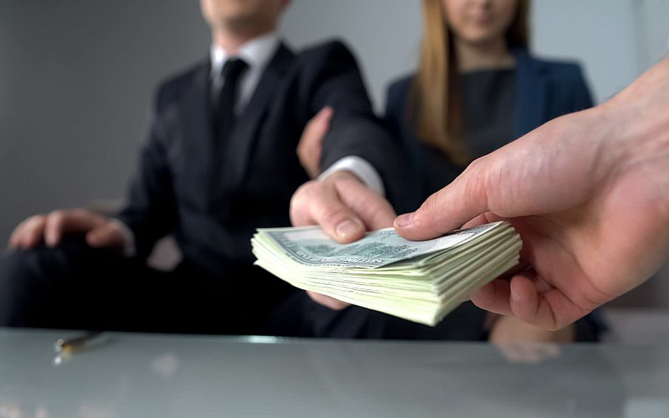 Małżeństwo oskarżone o wyłudzenie tysięcy danych osobowych
