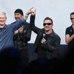 U2 z prezesem Apple Tomem Cookiem na prezentacji iPhonów6 i Apple Watcha