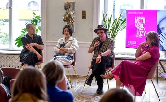 Artyści podczas spotkania z udziałem Małgorzaty Marcińskiej, prezeski Areny Kraków S.A. w warszawski