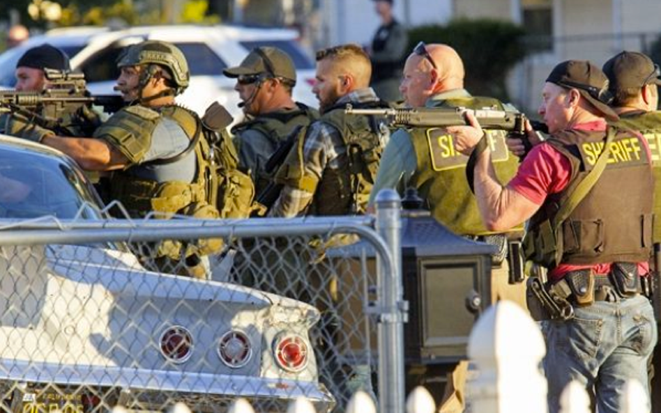 2 grudnia – 16 osób zginęło, a ponad 20 zostało rannych, w zamachu terrorystycznym w amerykańskim mi