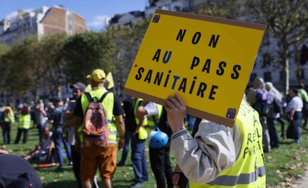Protest przeciwko certyfikatom covidowym we Francji