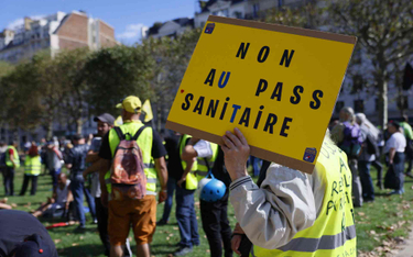 Protest przeciwko certyfikatom covidowym we Francji