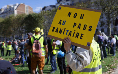 Protest przeciwko certyfikatom covidowym we Francji