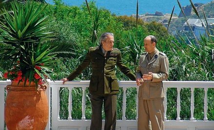 Generała Sikorskiego gra Krzysztof Pieczyński. Na zdjęciu razem z gubernatorem Gibraltaru – w tej ro