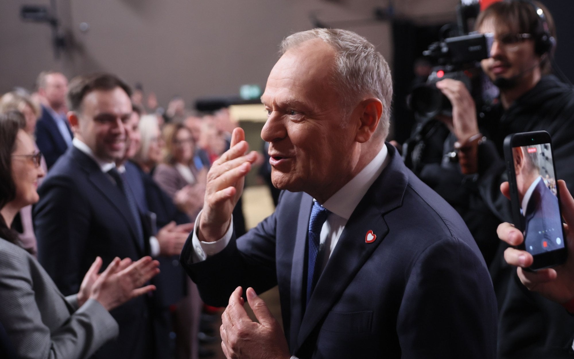 Nowy sondaż: KO na czele, PiS daleko w tyle