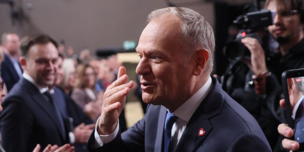 Nowy sondaż: KO na czele, PiS daleko w tyle