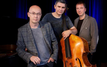 Trio w komplecie, czyli Marcin Wasilewski, Sławomir Kurkiewicz (kontrabas) i Michał Miśkiewicz (perk