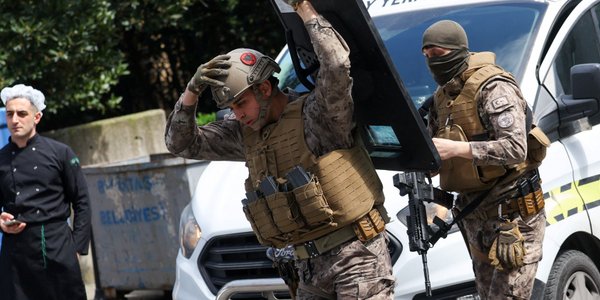 Stambuł: Wymiana ognia przed konsulatem Izraela. Dwie osoby nie żyją, policjant ranny