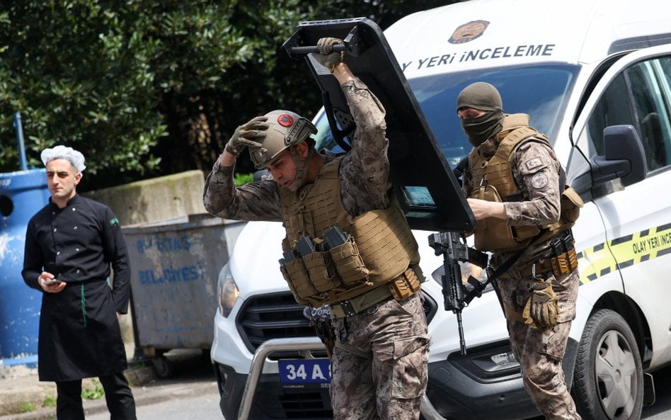 Policja przed konsulatem Izraela w Stambule