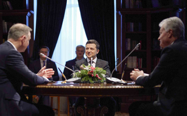 Prezydent Wołodymyr Zełenski w czasie spotkania z prezydentami Polski i Litwy
