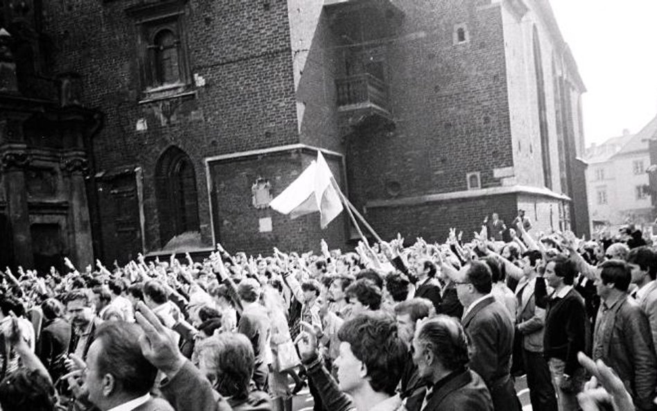 Stan wojenny w Polsce, 1 maja 1982 r.: kontrmanifestacja pierwszomajowa zwolenników wolności i Solid