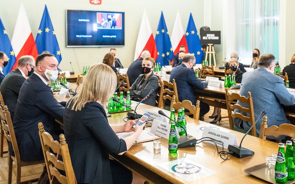 Opozycja jednym głosem o podatku od mediów