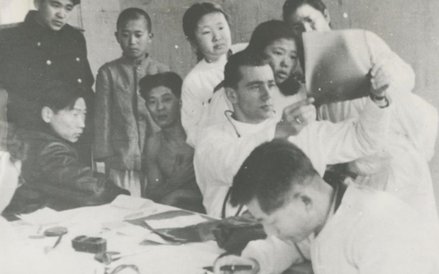 płk dr Jerzy Farner, szpital Polskiego Czerwonego Krzyża Korea 1953 r.