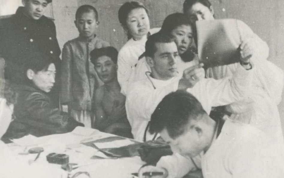 płk dr Jerzy Farner, szpital Polskiego Czerwonego Krzyża Korea 1953 r.