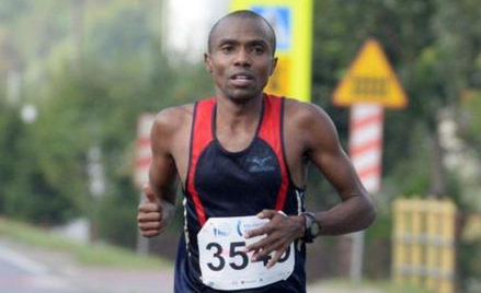 Kenijczyk Joel Maina Mwangi wygrał Koral Maraton i bieg na 15 km