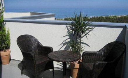 Widok z tarasu kawalerki we Władysławowie, za metr której właściciel oczekuje ok. 33 tys. zł