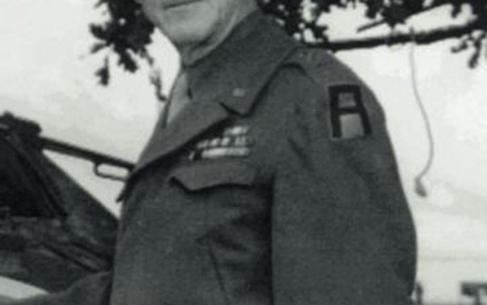 Gen. Courtney H. Hodges, dowódca amerykańskiej 1. Armii