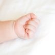 Śmierć niemowlęcia w rodzinie zastępczej. Prokuratura wszczęła śledztwo