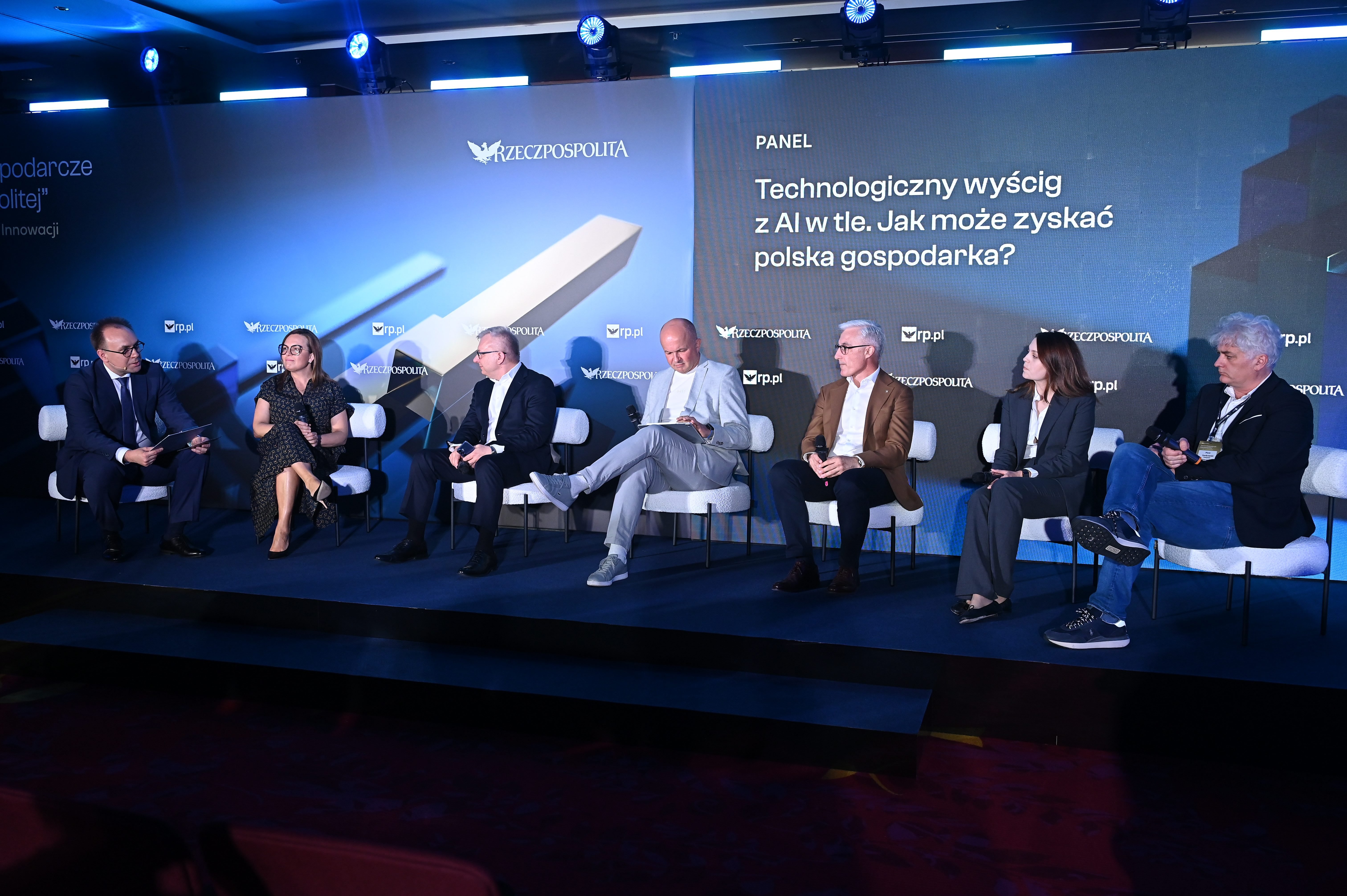 Trwa technologiczny wyścig ze sztuczną inteligencją w tle