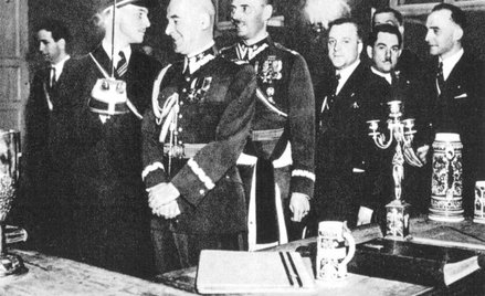 Marszałek Edward Rydz-Śmigły (na pierwszym planie) i gen. Władysław Anders. Niektórzy badacze podejr
