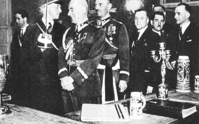 Marszałek Edward Rydz-Śmigły (na pierwszym planie) i gen. Władysław Anders. Niektórzy badacze podejr