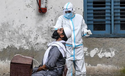 Pandemia koronawirusa: Rekordowy dobowy wzrost liczby zakażeń. Ponad 90 tys. w jednym kraju