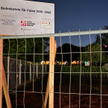 Płot okalający tymczasowy pomnik polskich ofiar, Berlin 20 maja 2025 r.