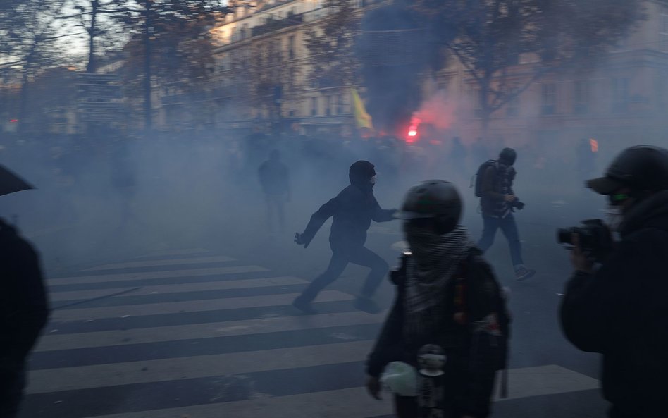 Francja: Policja starła się z protestującymi przeciwko brutalności policji