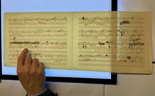 Stół podświetlany. Fot. Narodowy Instytut Fryderyka Chopina