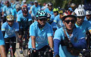 Tajlandia: Poddani jeżdżą na rowerach dla królowej