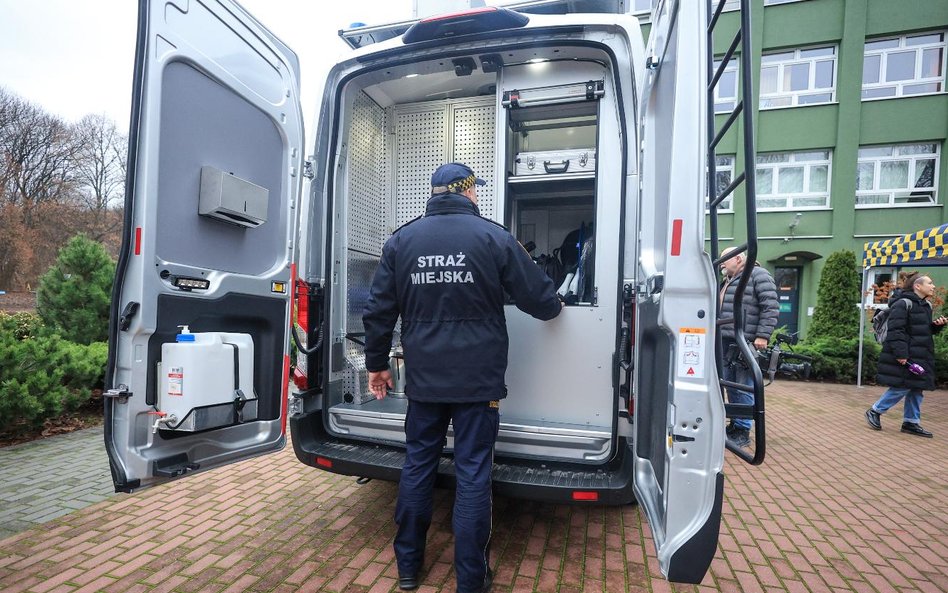 Jest to pierwszy tego typu, w pełni elektryczny pojazd w Oddziale Ochrony Środowiska warszawskiej St