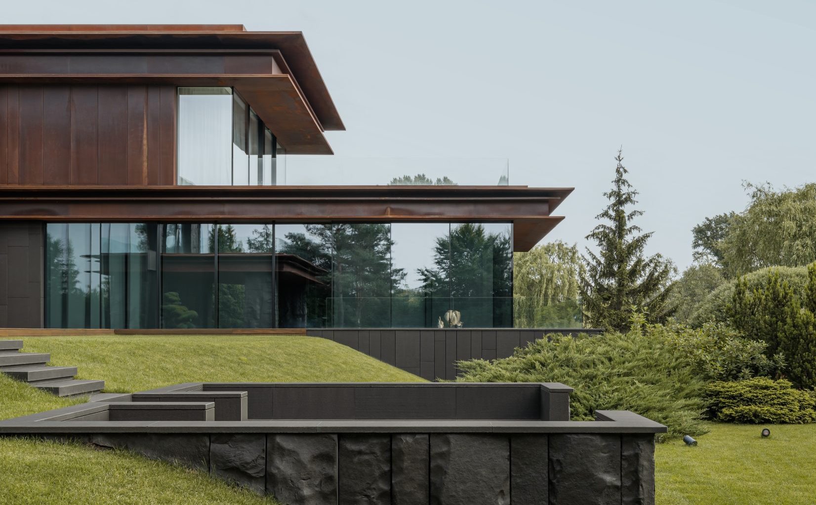 Willa na Ukrainie o krok od „architektonicznego Oscara”. Stal, szkło i bazalt