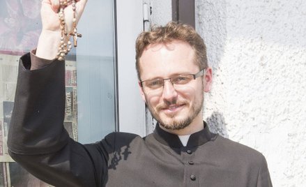 Ekskomunikowano znanego księdza. "Powiedziałem biskupowi, że chciałbym mieć żonę"