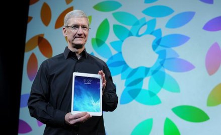 Tim Cook, prezes Apple'a zapowiedział, że klientom kupującym nowy sprzęt firma zaoferuje darmowy dos