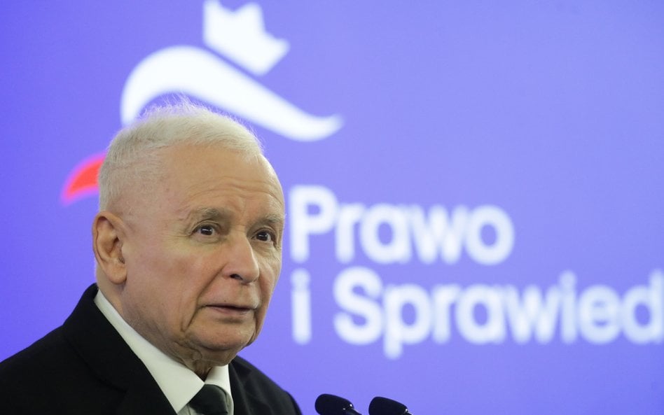 Prezes PiS Jarosław Kaczyński podczas konferencji prasowej w Sejmie
