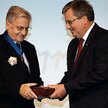 Prezydent RP Bronisław Komorowski odznaczył prezesa EBC Jeana- -Claude’a Tricheta Krzyżem Komandorsk
