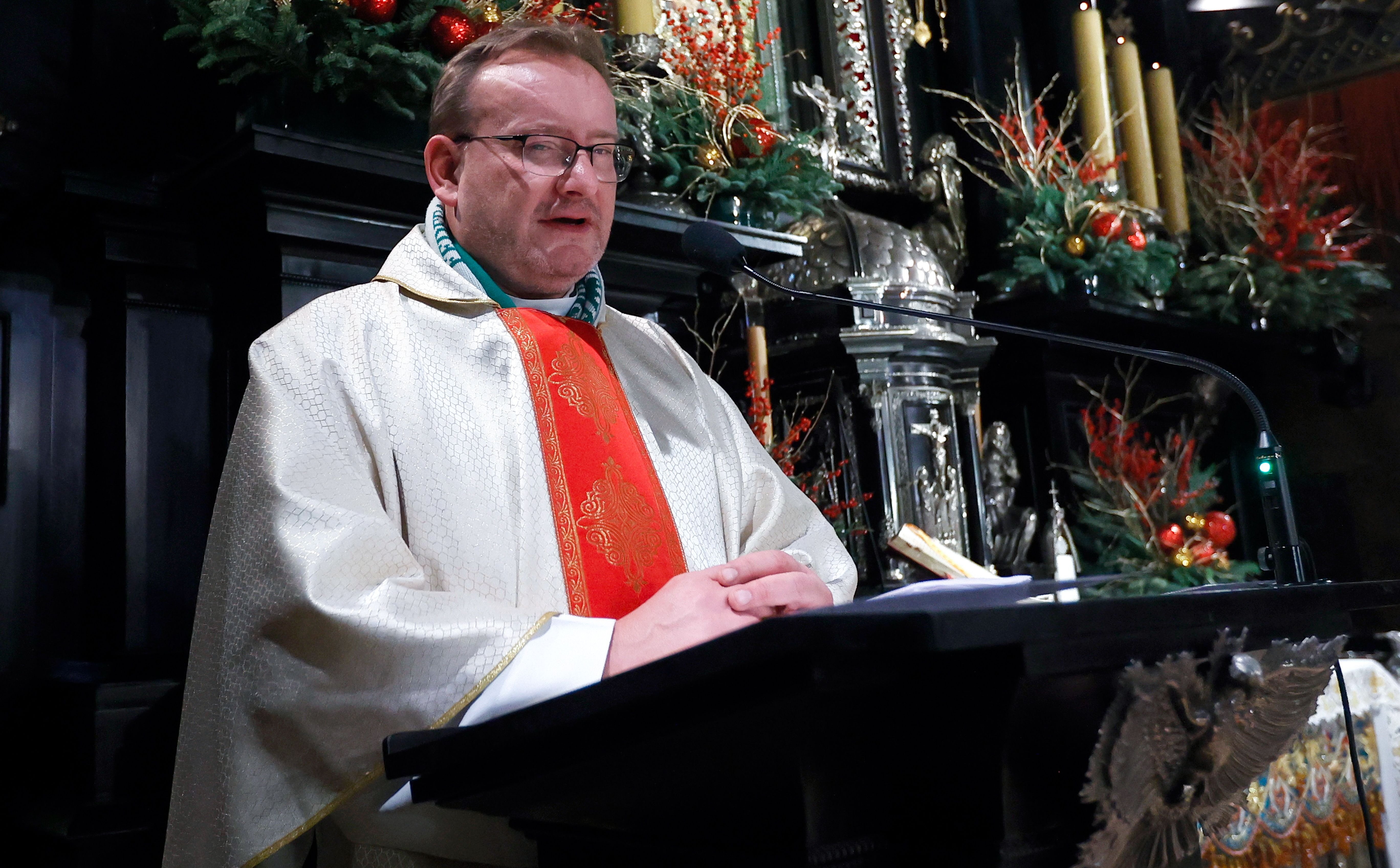 Od kibiców do prezydenta. Kim jest Jarosław Wąsowicz, kapelan Karola Nawrockiego?